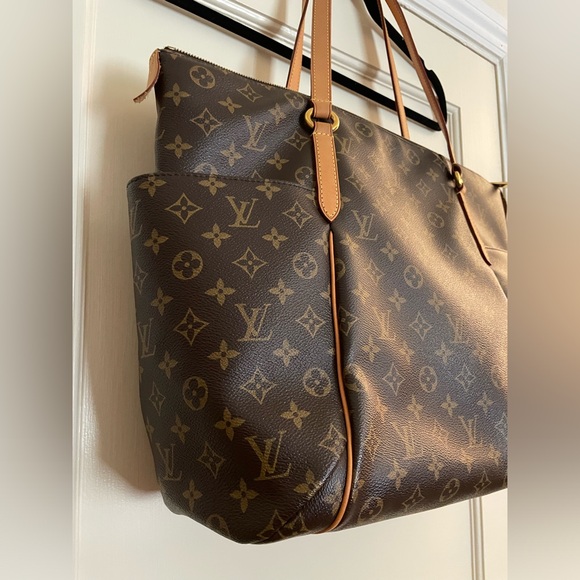 Authentic Louis Vuitton Totally GM - Picture 6 of 9